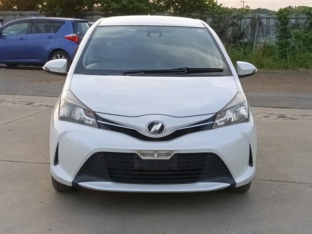 TOYOTA VITZ photo 2
