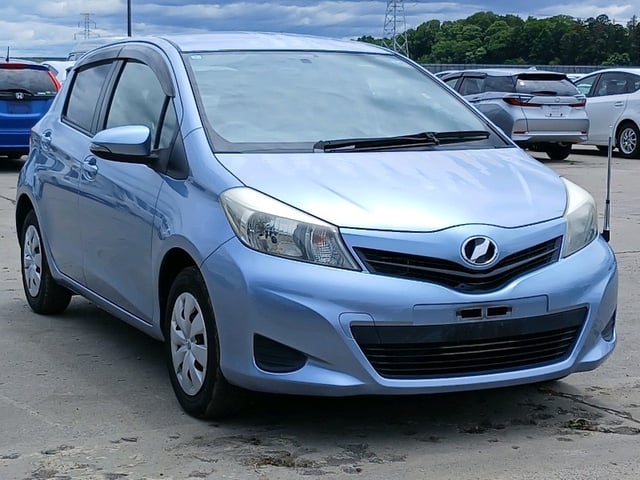 TOYOTA VITZ 2014