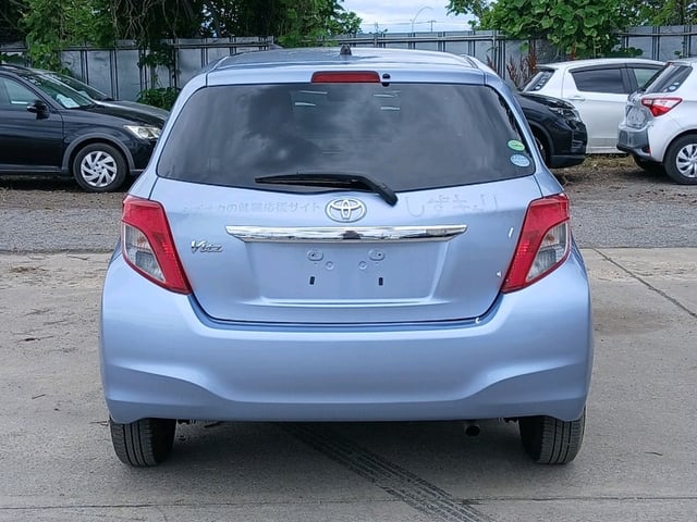 TOYOTA VITZ photo 3