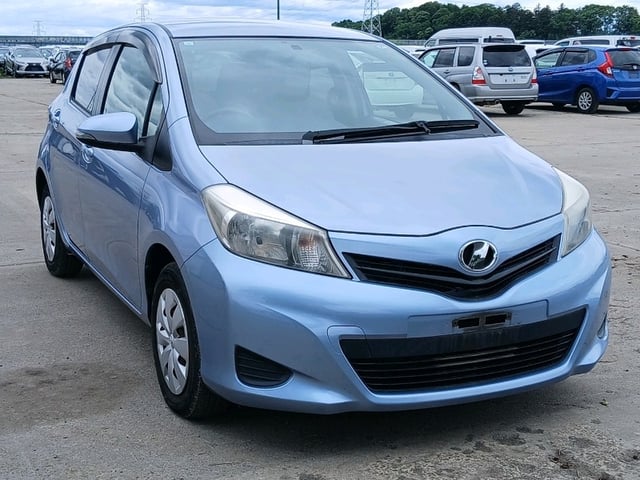TOYOTA VITZ 2013