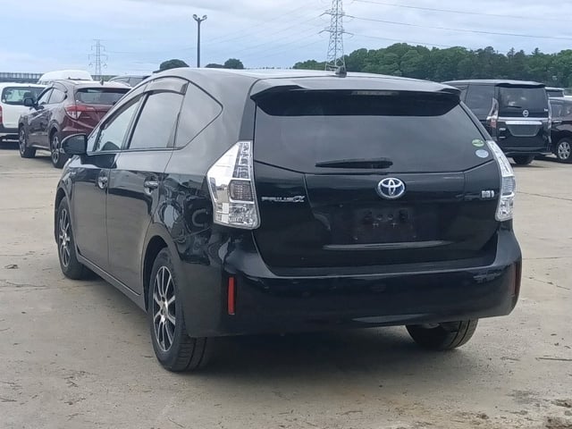 TOYOTA PRIUS ALPHA 2014