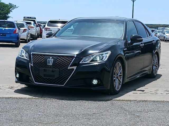 TOYOTA CROWN HYBRID photo 3