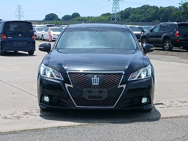 TOYOTA CROWN HYBRID photo 2