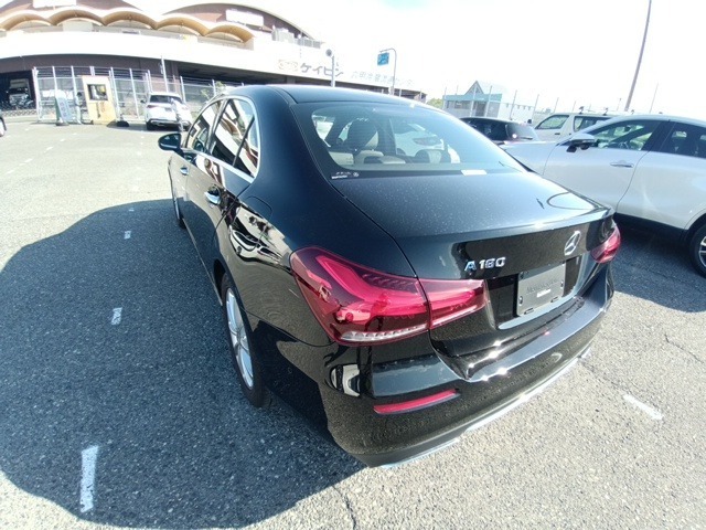 MERCEDES A CLASS SEDAN photo 3