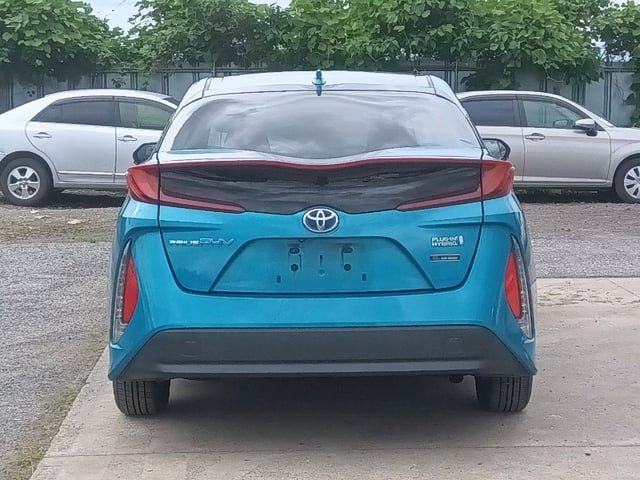 TOYOTA PRIUS PHV photo 3