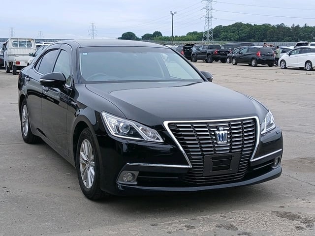 TOYOTA CROWN HYBRID 2015
