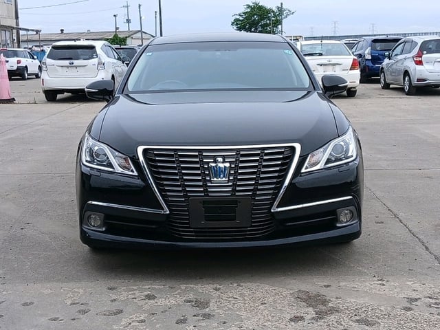 TOYOTA CROWN HYBRID photo 2