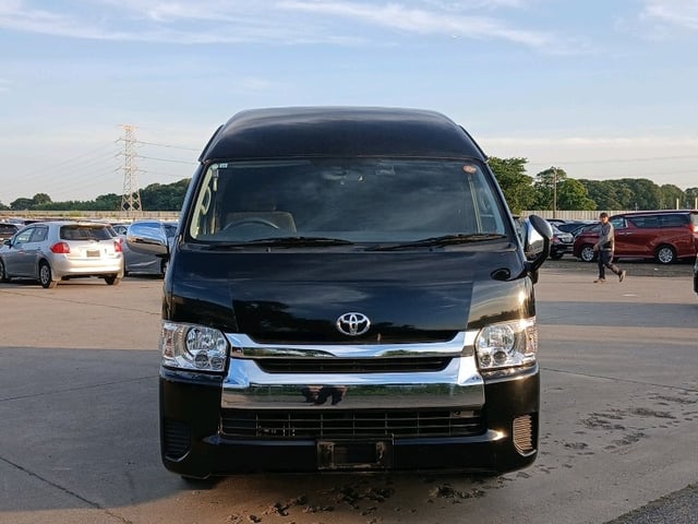 TOYOTA HIACE WAGON photo 2