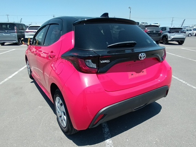 TOYOTA YARIS photo 3