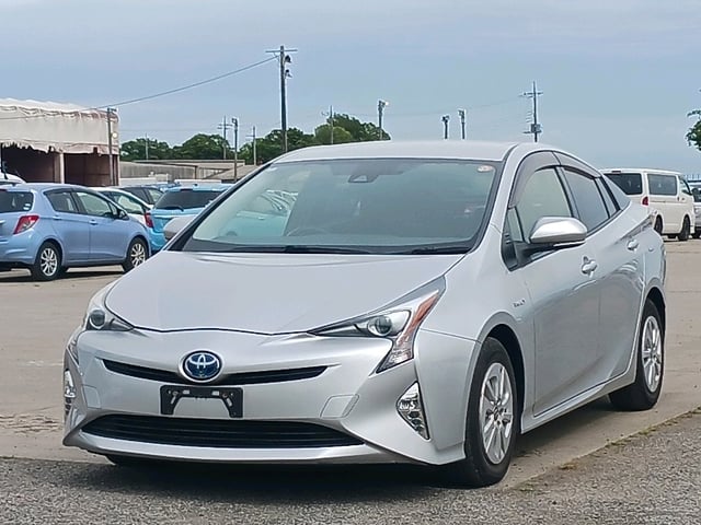 TOYOTA PRIUS photo 3