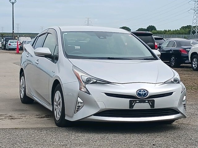 TOYOTA PRIUS 2016