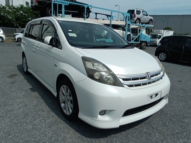 TOYOTA ISIS 2010