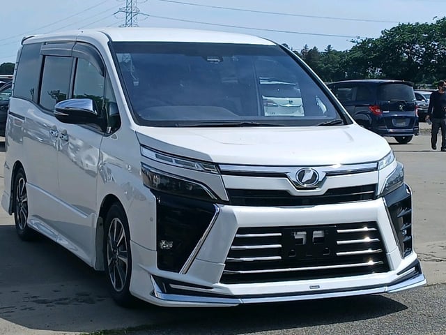 TOYOTA VOXY 2018