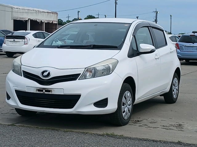TOYOTA VITZ photo 3