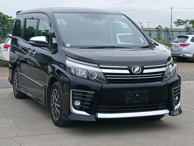 TOYOTA VOXY 2016