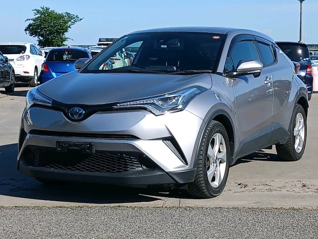 TOYOTA C-HR photo 3
