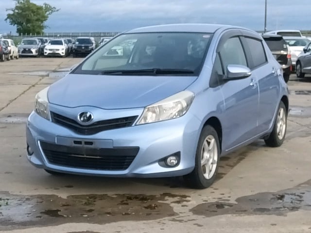 TOYOTA VITZ photo 3