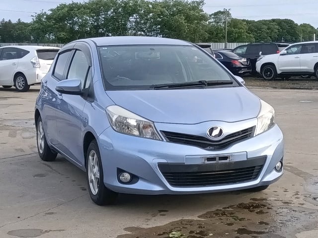 TOYOTA VITZ 2013