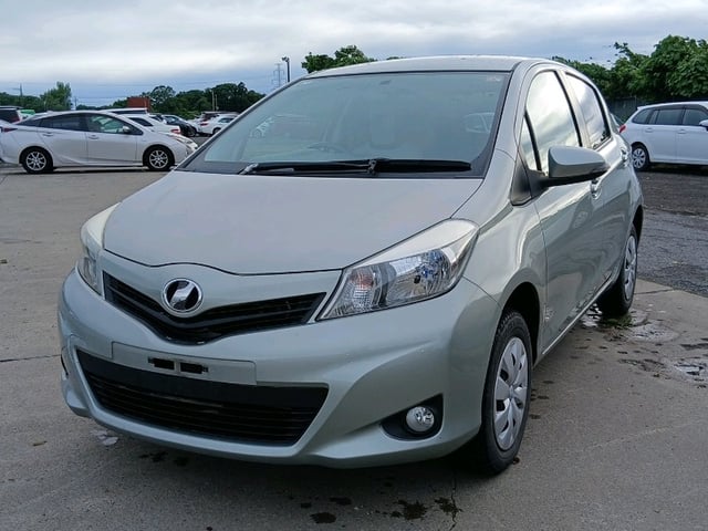 TOYOTA VITZ photo 3