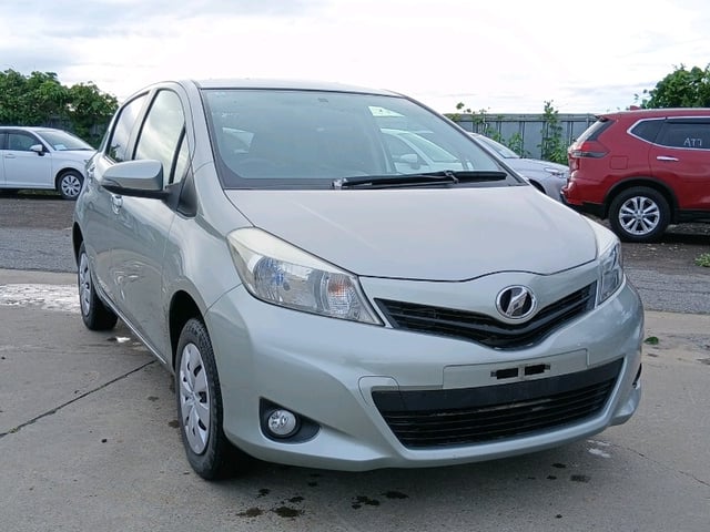 TOYOTA VITZ 2012