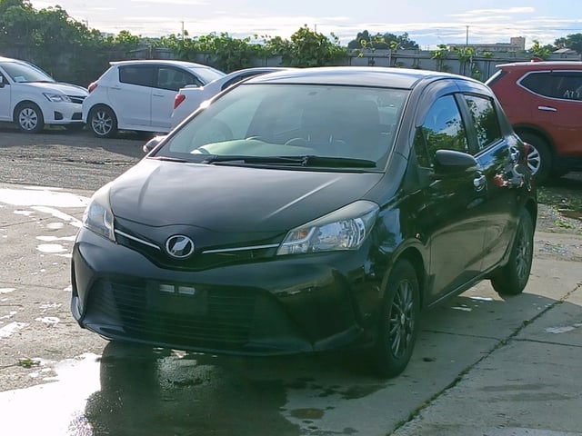 TOYOTA VITZ photo 3