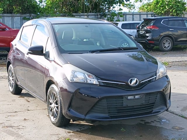 TOYOTA VITZ 2015