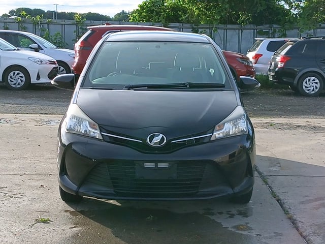 TOYOTA VITZ photo 2