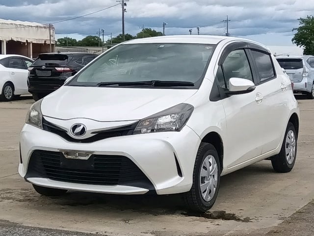 TOYOTA VITZ photo 3