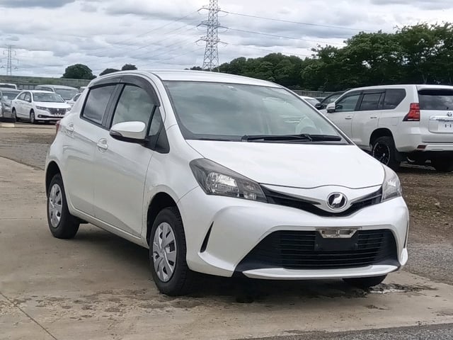 TOYOTA VITZ 2015