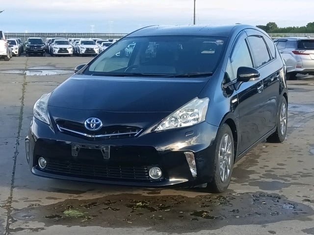 TOYOTA PRIUS ALPHA photo 3
