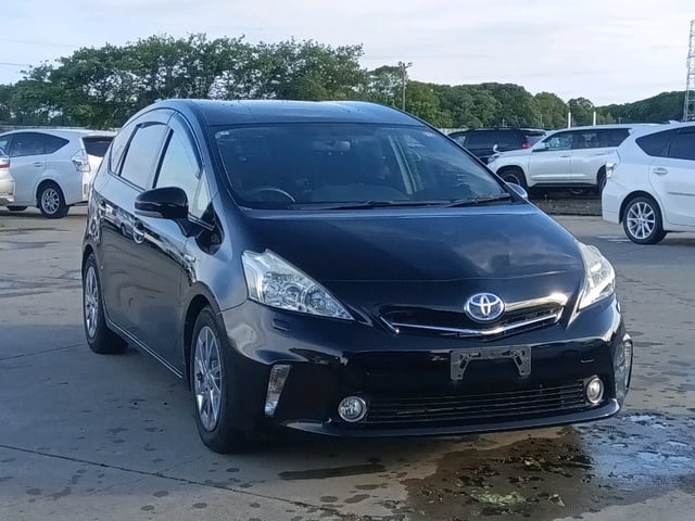 TOYOTA PRIUS ALPHA 2014