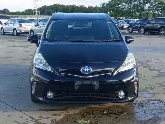 TOYOTA PRIUS ALPHA photo 2