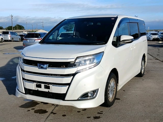 TOYOTA NOAH photo 3