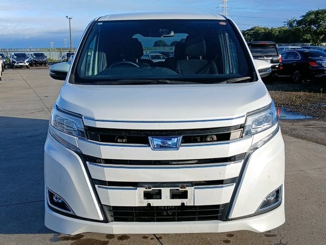 TOYOTA NOAH photo 2