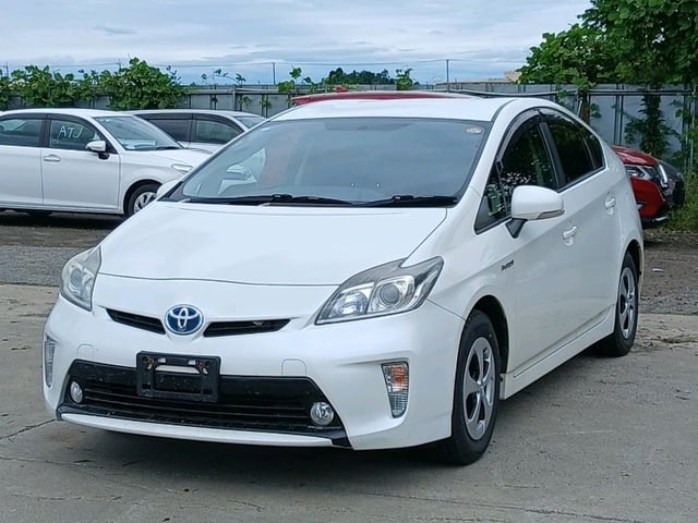 TOYOTA PRIUS photo 3
