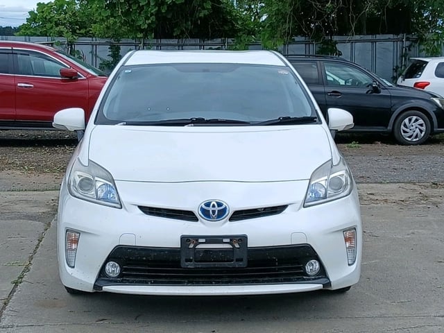 TOYOTA PRIUS photo 2