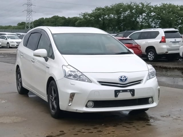 TOYOTA PRIUS ALPHA 2014
