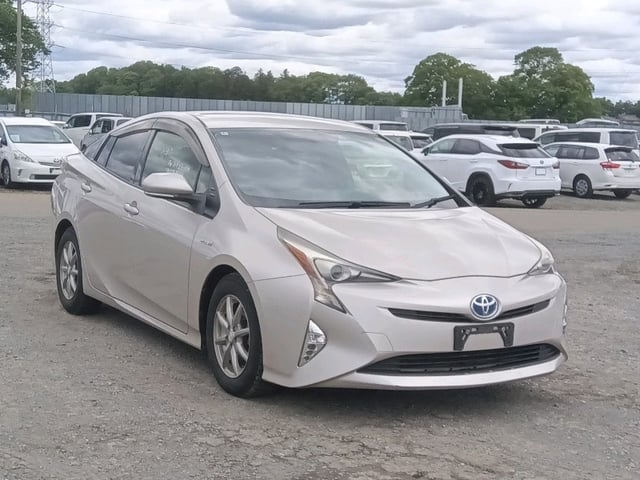 TOYOTA PRIUS 2016