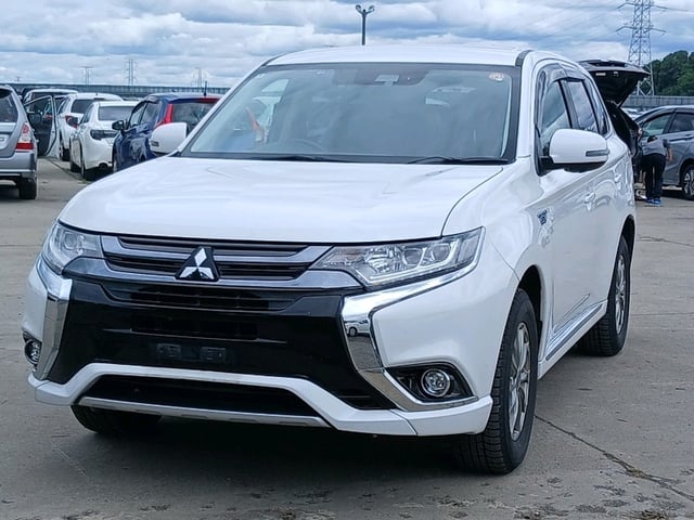 MITSUBISHI OUTLANDER PHEV photo 3