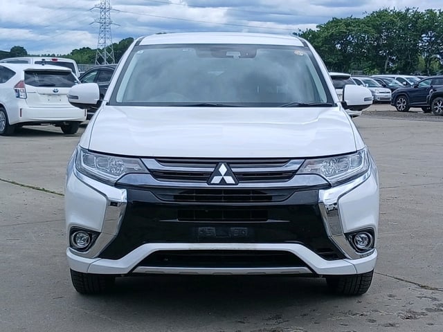 MITSUBISHI OUTLANDER PHEV photo 2