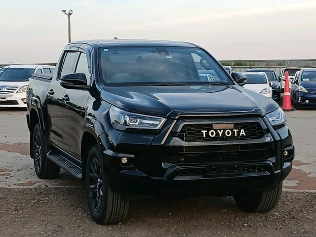 TOYOTA HILUX 2024