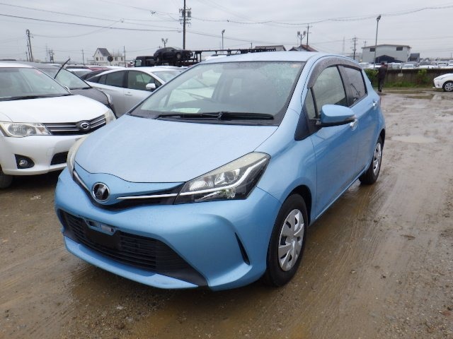 TOYOTA VITZ photo 2