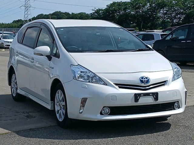 TOYOTA PRIUS ALPHA 2014