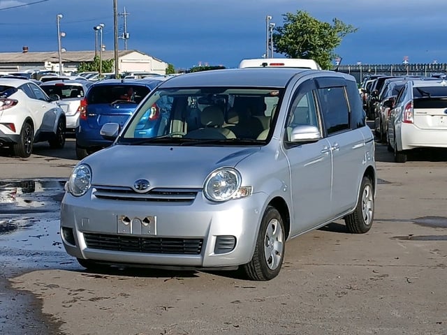 TOYOTA SIENTA photo 3