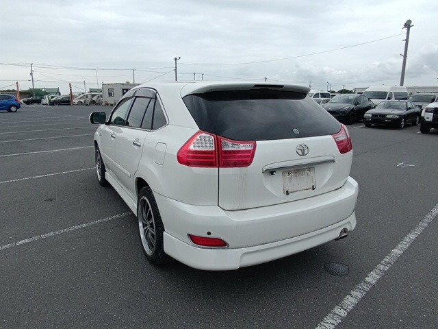 TOYOTA HARRIER photo 3