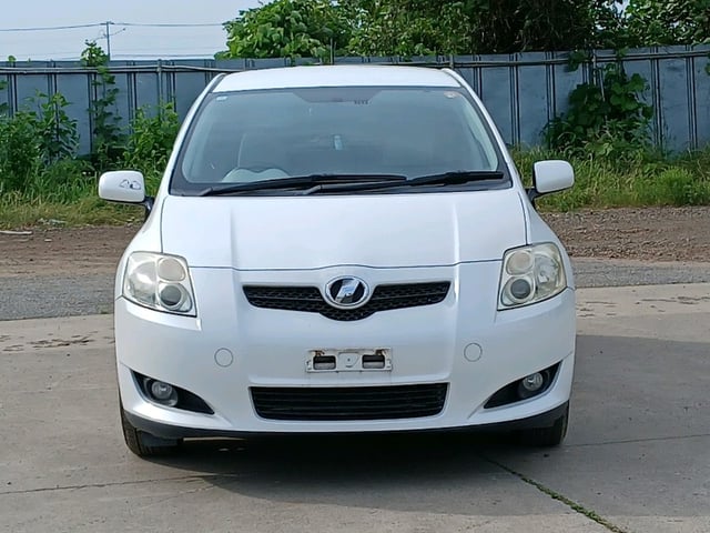TOYOTA AURIS photo 2