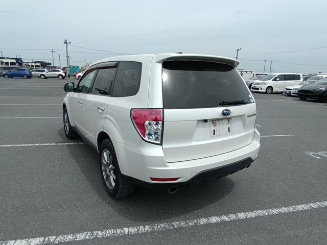 SUBARU FORESTER photo 3