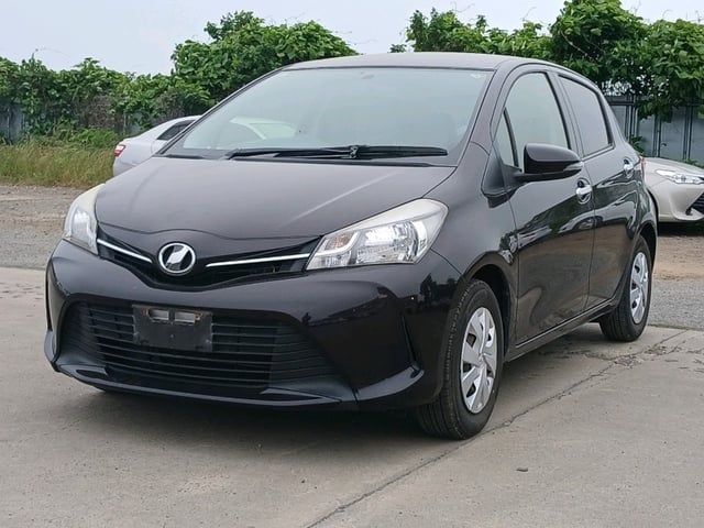 TOYOTA VITZ photo 3