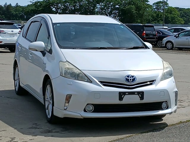 TOYOTA PRIUS ALPHA 2012