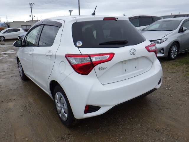 TOYOTA VITZ photo 3
